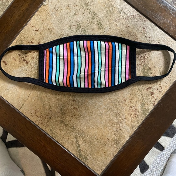 Face Covering Reversible Stripe w/Black Trim - Picture 3 of 3